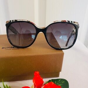 BURBERRY ~ Full Rim Butterfly Sunglasses Acetate Grey Gradient Lenses
